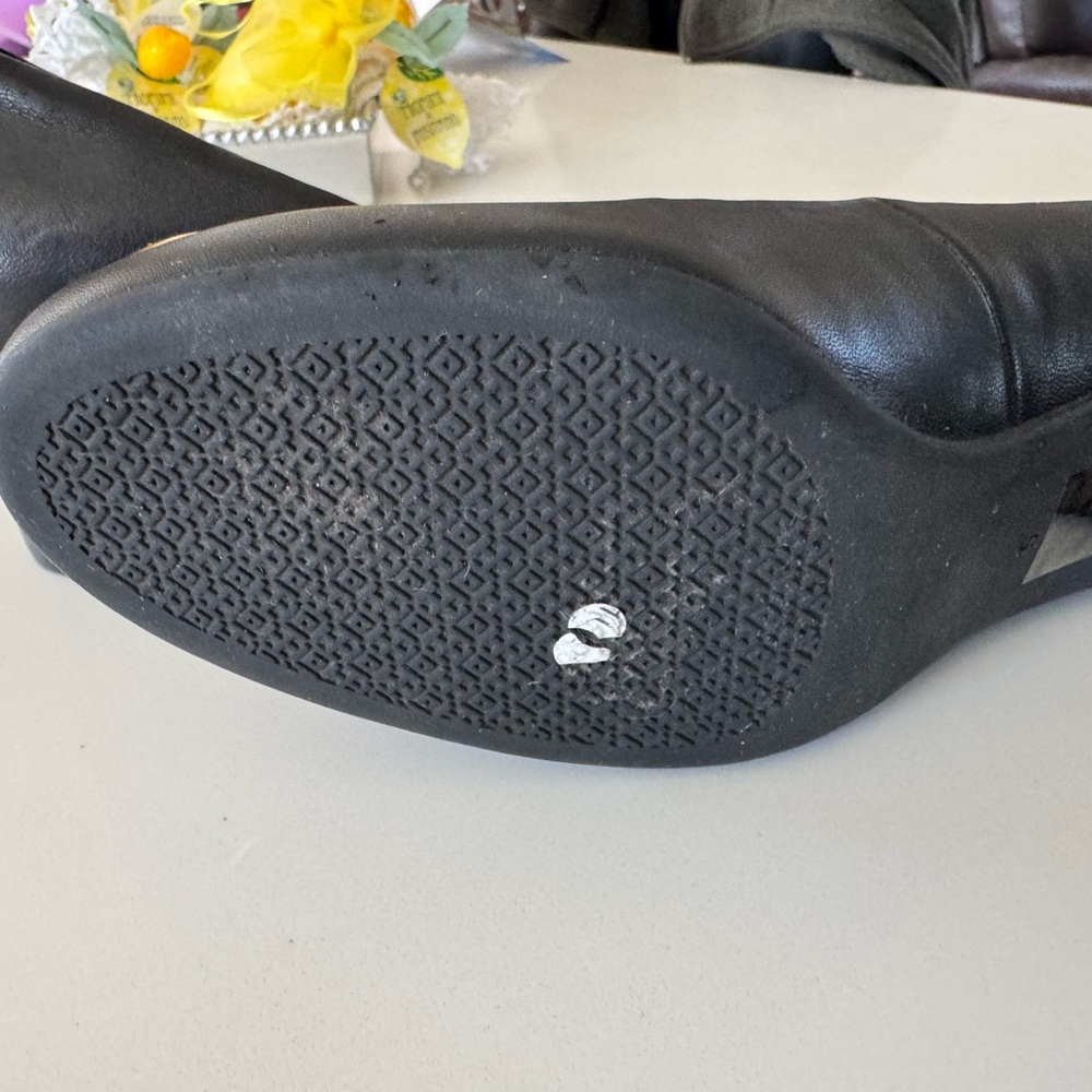 Excellent condition worn a couple of times!